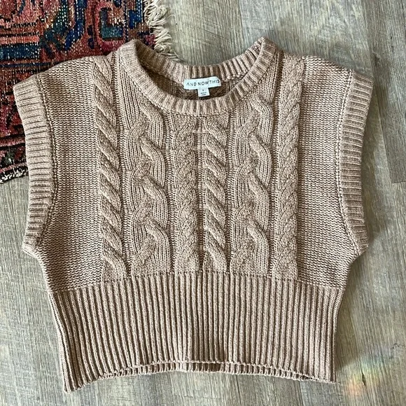 •| cropped sweater vest - Picture 1 of 8